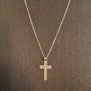 Men’s Cross Pendant & Chain